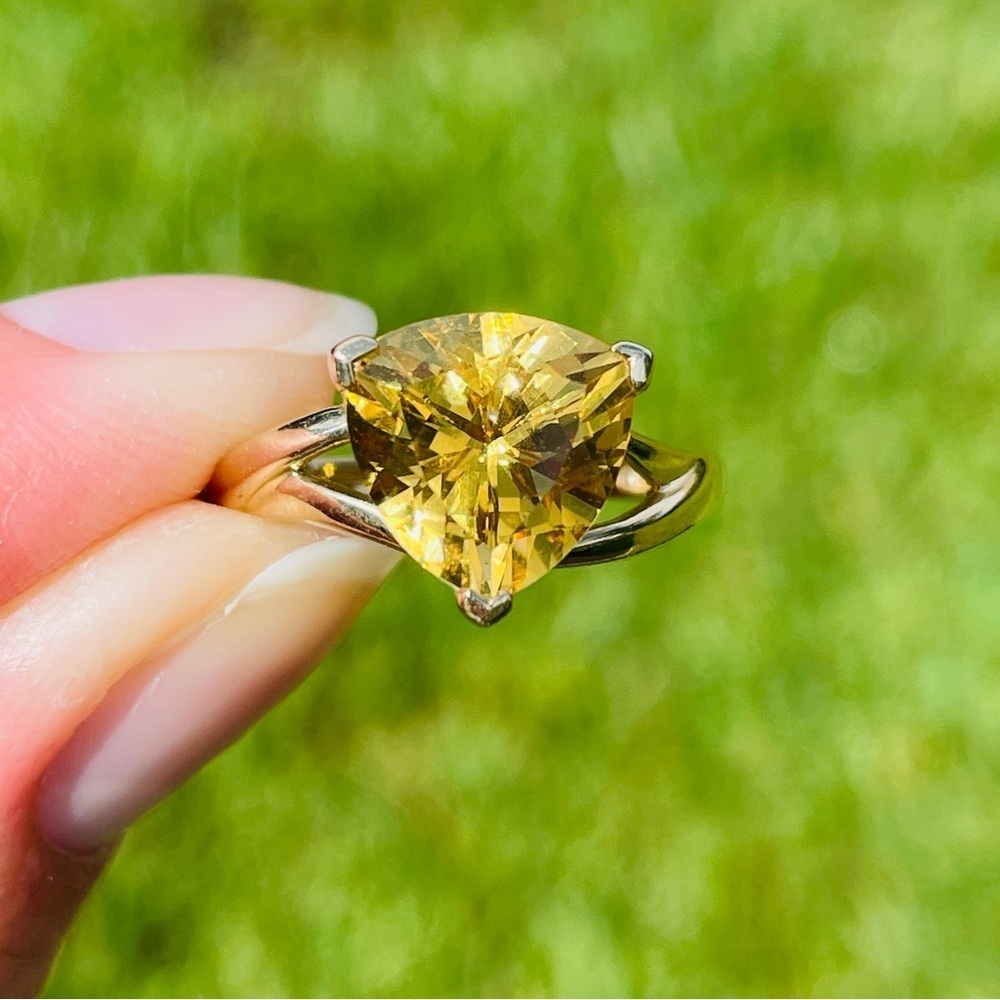 10k Gold Triangular Citrine Solitaire Cocktail Es… - image 1